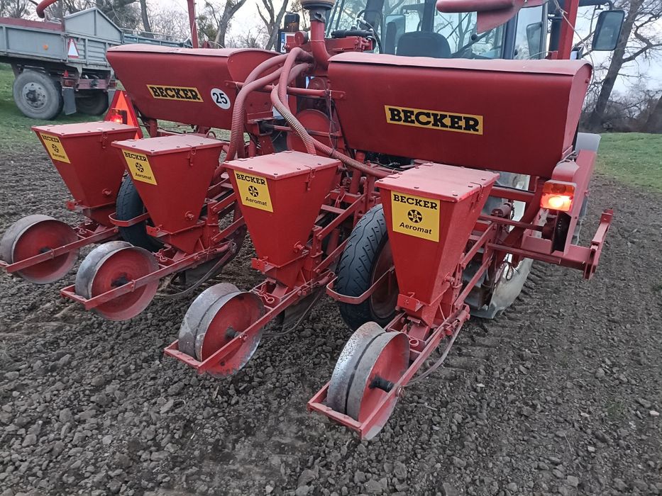 Siewnik do kukurydzy Becker 4 rzędowy