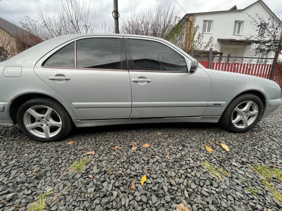 Mercedes-Benz E-Class 2000