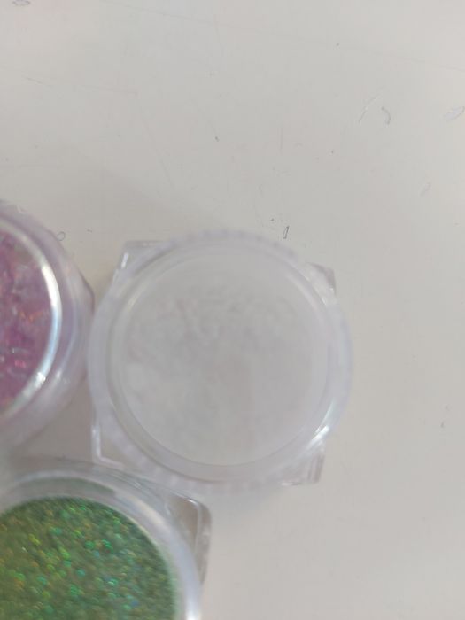 3 x pudełeczko z akcesoriami do paznokci: pyłki, brokat, jakby ozdoby