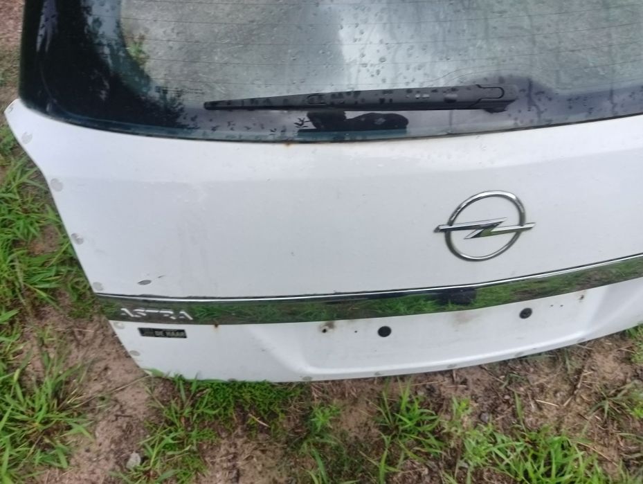 Opel Astra h lift  kombi tylna klapa