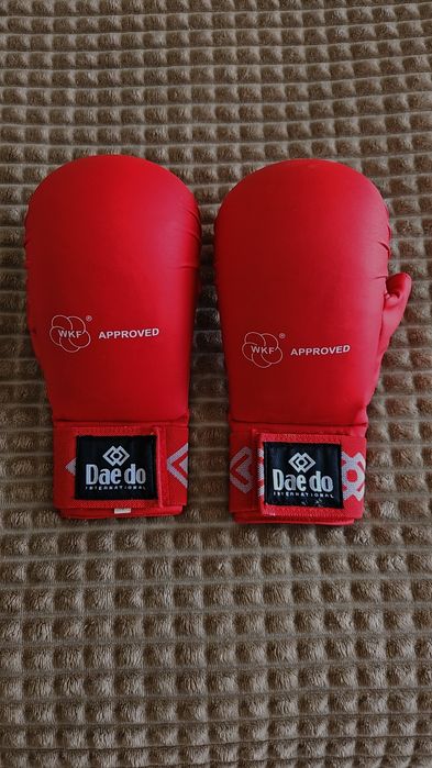 Luvas Karaté Daedo Wkf (com proteção de dedo)