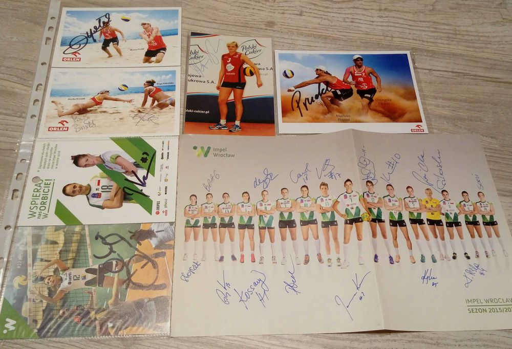 Autografy siatkarek i piłka plażowa