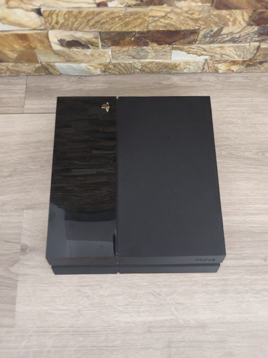 PlayStation 4 com 2 comandos