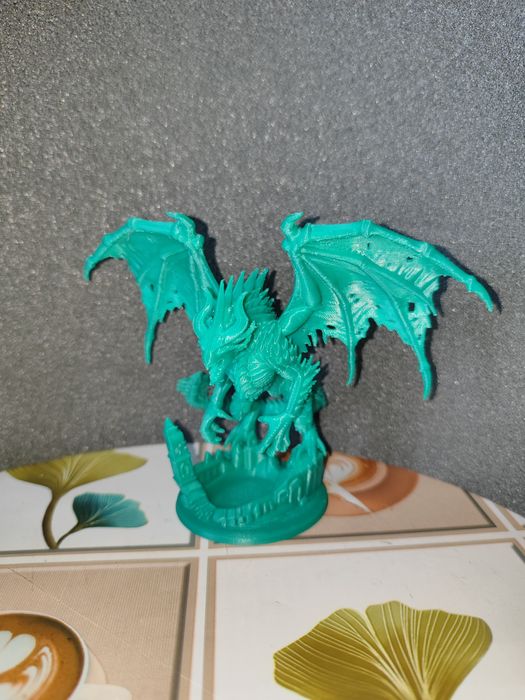 Величний дракон, фігурка