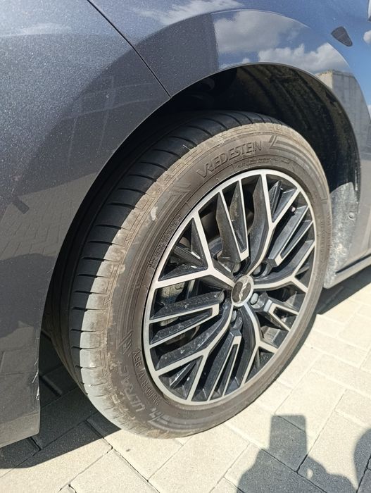 Komplet opon letnich Vredestein  215/50 R17