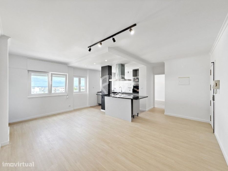 Apartamento T3 Renovado // Monte da Caparica