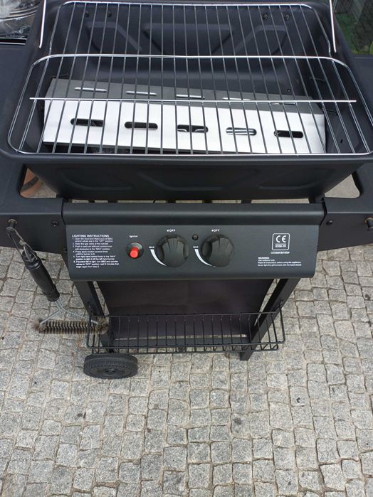 BARBECUE A GAS NOVO