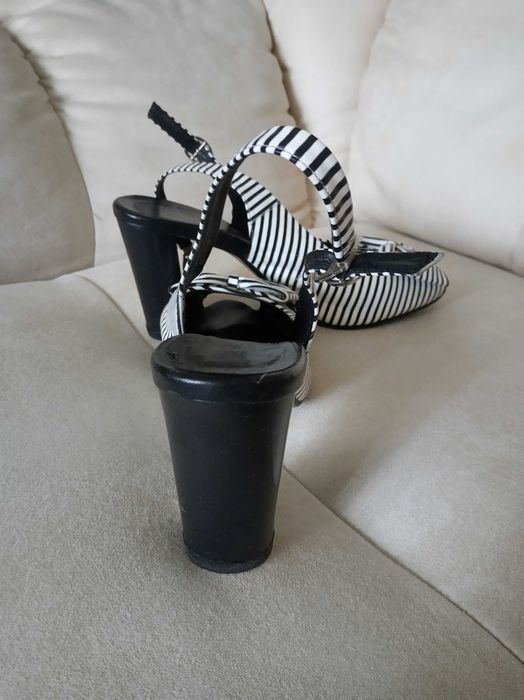 Босоножки женские
