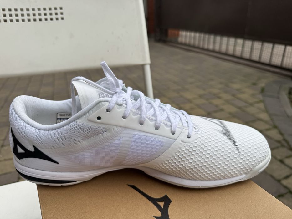 Кросівкі нові  Мізуно