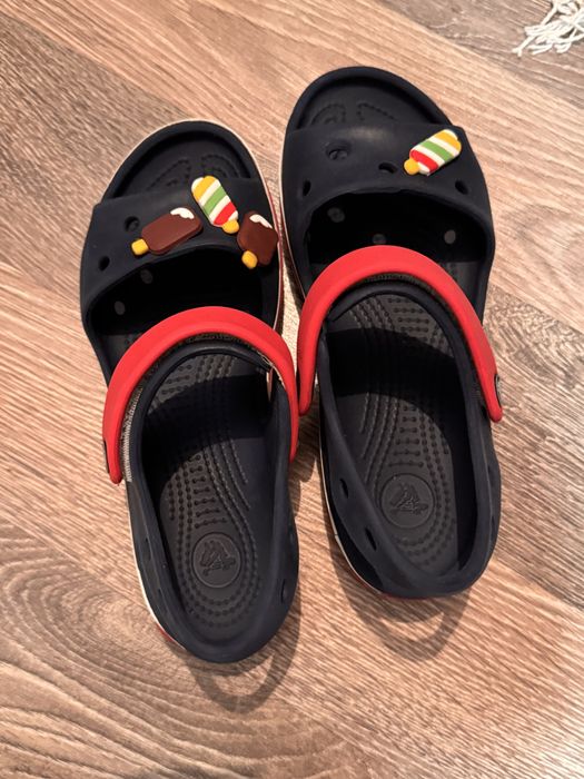 Оригінальні сандалі crocs