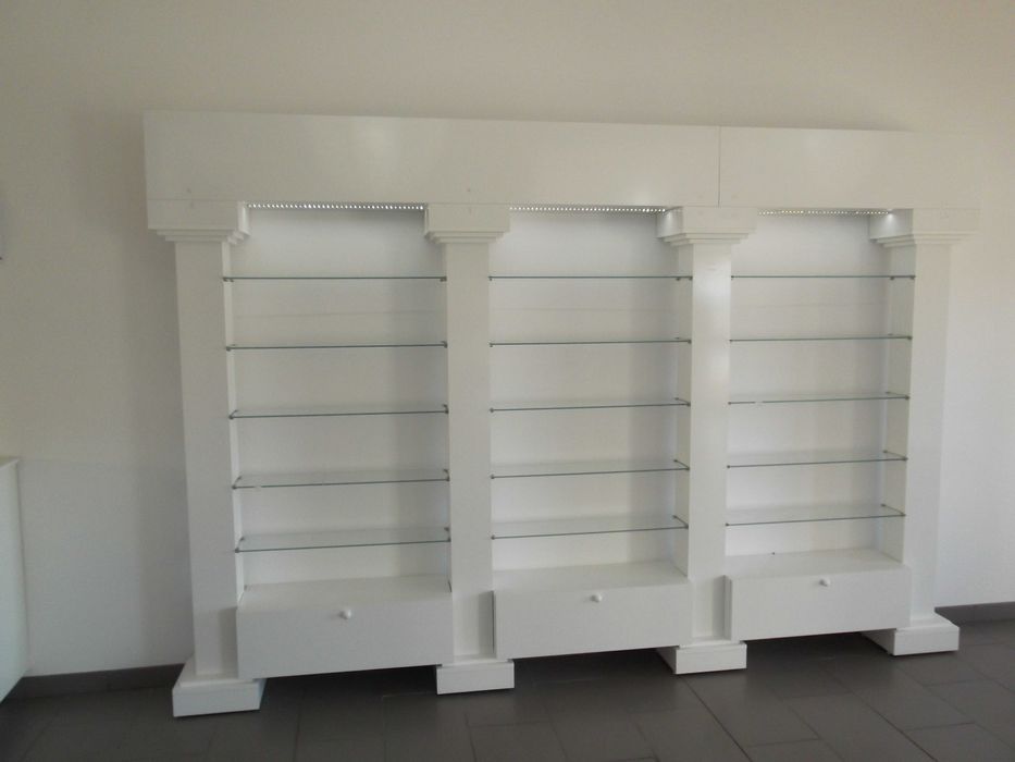 Mobiliário completo loja - Estantes - balcão - mesa - lacadas branco