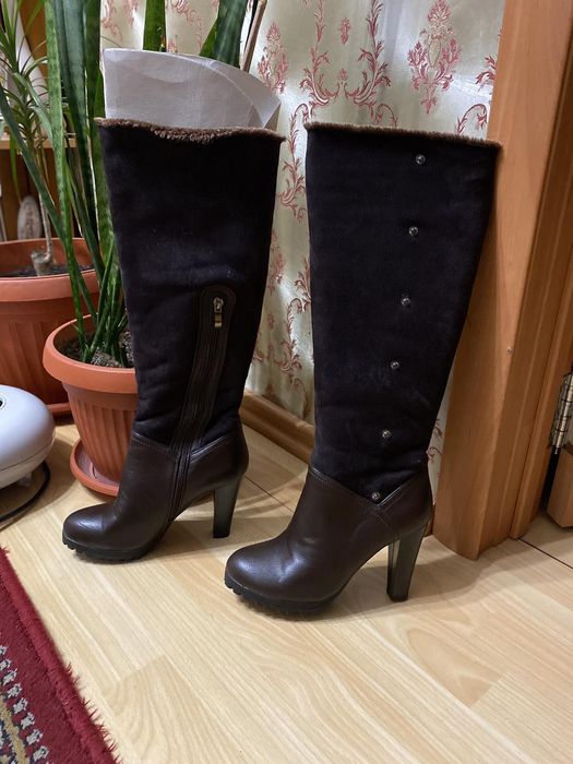 Сапоги новые на каблуке