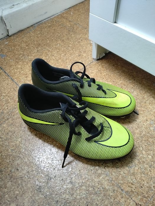 Equipamento de futebol para criança