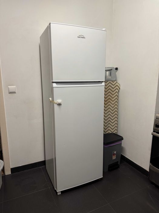 Frigorífico Electronia HD-383FN II (2021) – Bom Estado