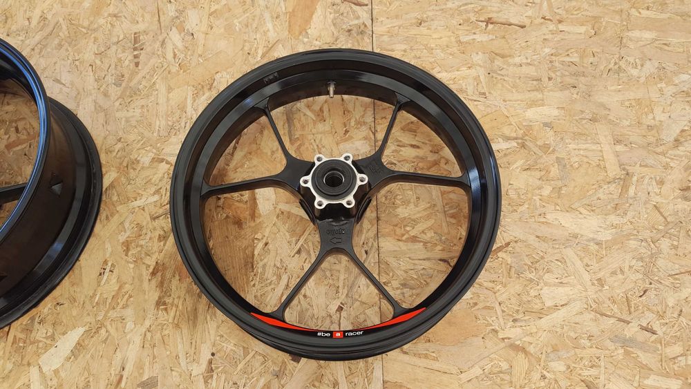 Felga Kolo Shiver 900 Aprilia  tyl super stan TYLNA jak NOWA 2017-