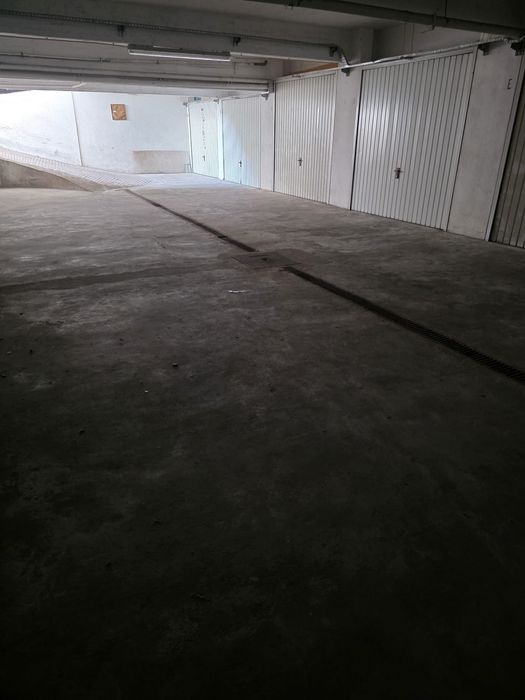 Aluga-se Garagem
