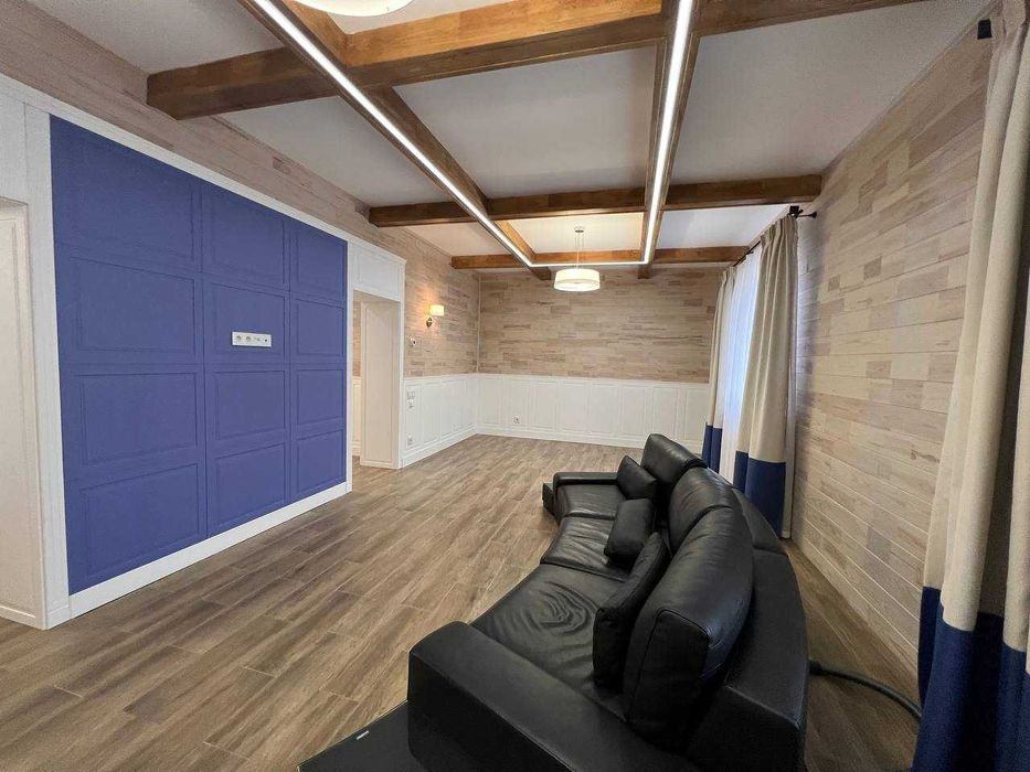 Будинок з ремонтом у лісовому Забуччі. Гараж.