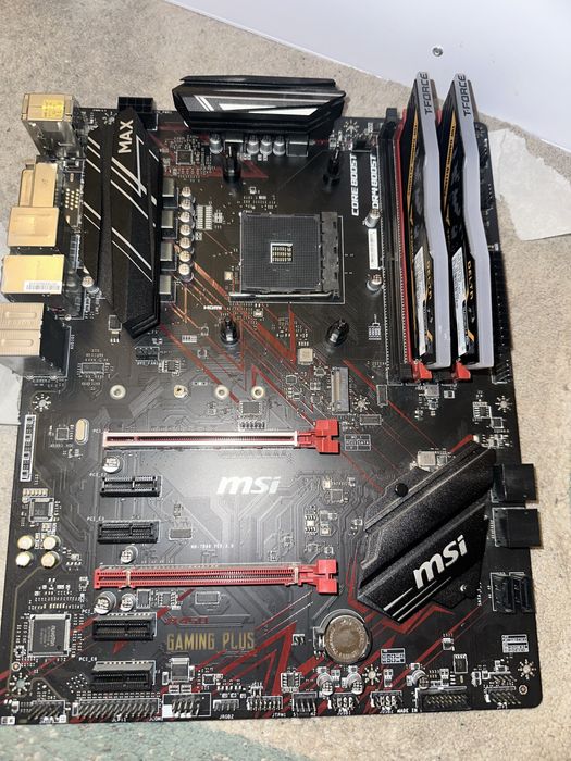 Ryzen AMD 7 5700X