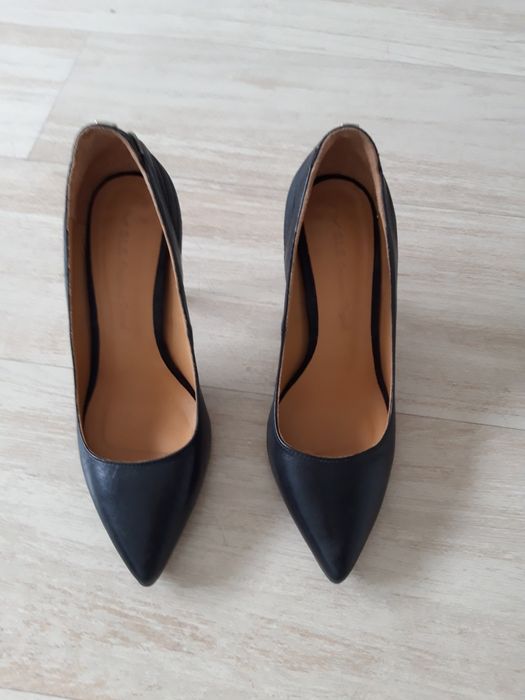 Sapatos pretos da marca Salsa