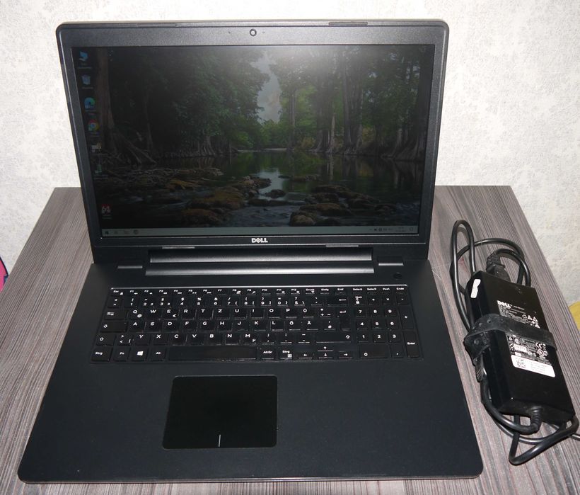 Dell Inspiron (P26E) 17.3"  i5-4210U 8 ГБ RAM SSD 128 ГБ Intel HD 4400