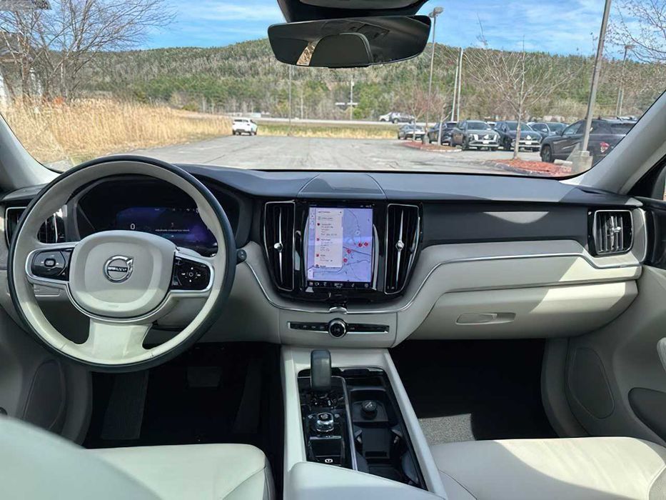 Volvo XC60      2023