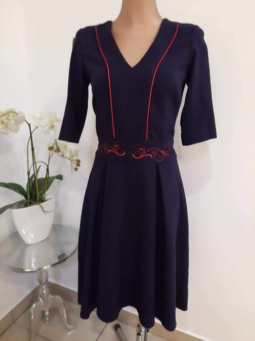 Cudowna, granatowa sukienka Czerwony haft. Piekna