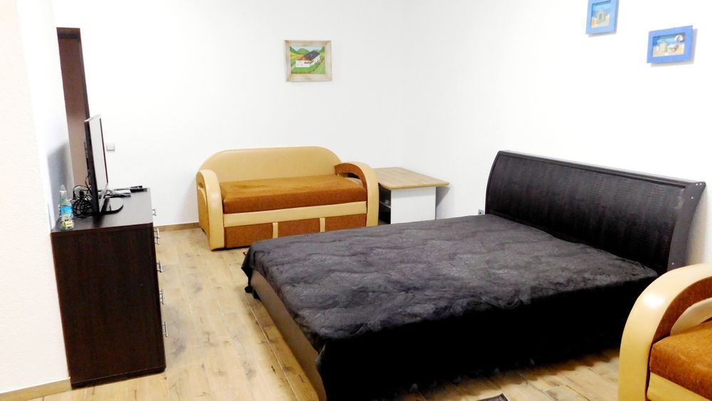 подобово нова квартира в центрі міста,поруч військової частини.