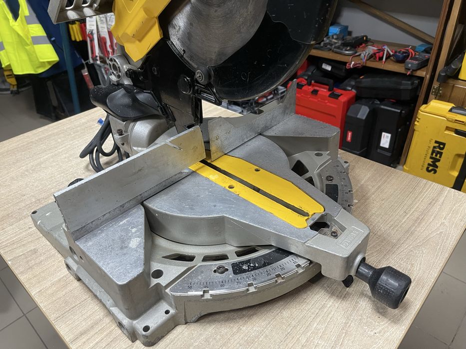 Dewalt D27113 / комбінована дискова пила Девольт