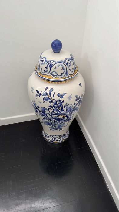 Grande pote Neves Alcobaça Portugal em faiança pintada à mão, 70 cm