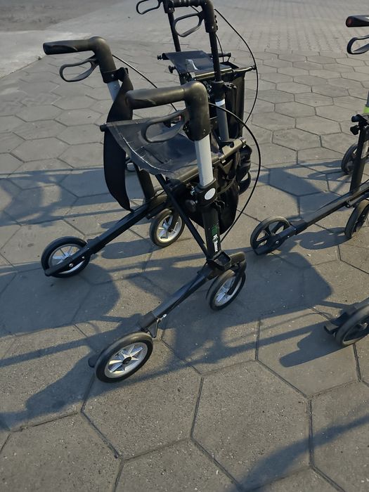 Chodzik inwalidzki czterokolowy