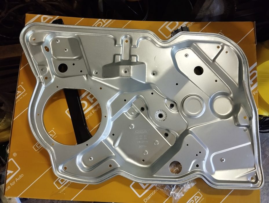 Стікло підйомник шкода Октавія А5 лівий передній (дорест)