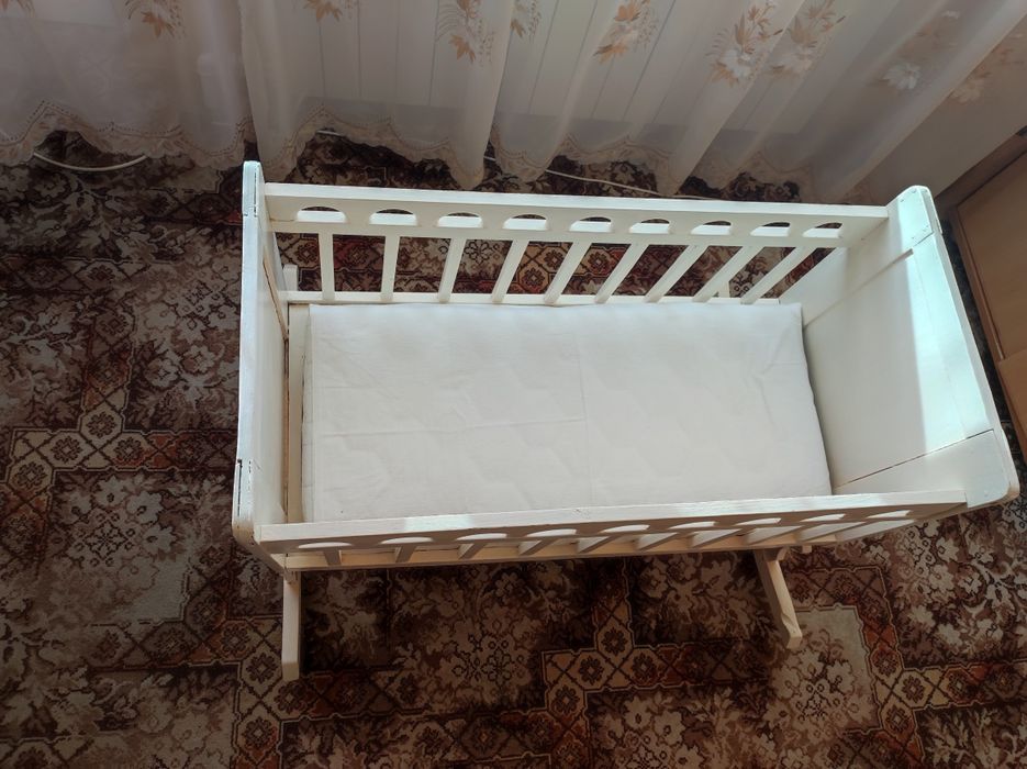 Retro kołyska biała drewniana drewno sosnowe łóżeczko dla dziecka