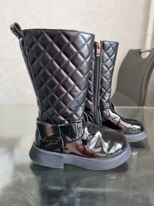 Сапожки демі чобітки осінь-весна чорні лакові стьобані з бантиком