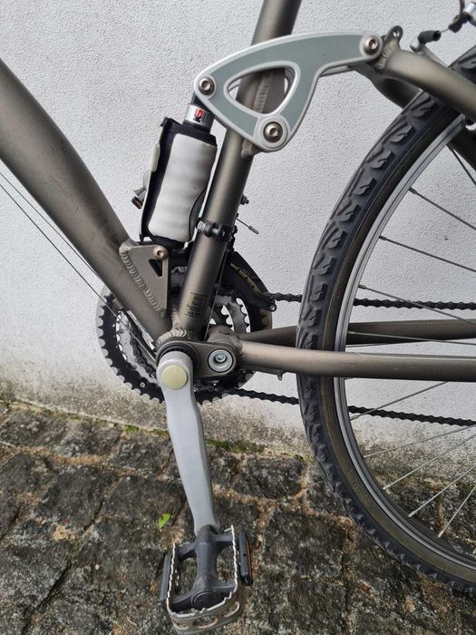 B'Twin 7 - Bicicleta Híbrida / Passeio com suspensão Total