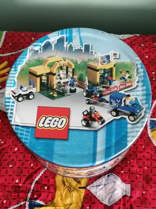 Caixa metálica LEGO