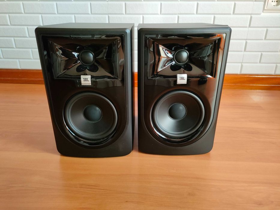 (Colunas Estúdio) JBL 305P Mk II Powered 5" Two-Way Studio Monitor