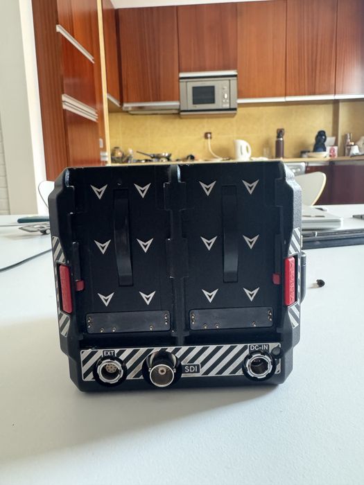 RED KOMODO 6k + baterias+angelbird 512gb+leitor de cartao+cage+adapt