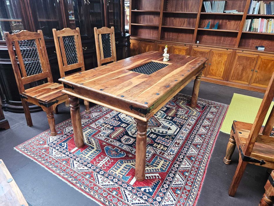 Excelente mesa em madeira maciça - Estilo Mexicano - óptimo estado e