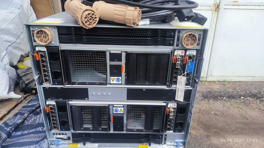 IBM BladeCenter H комплектний, з модулями.