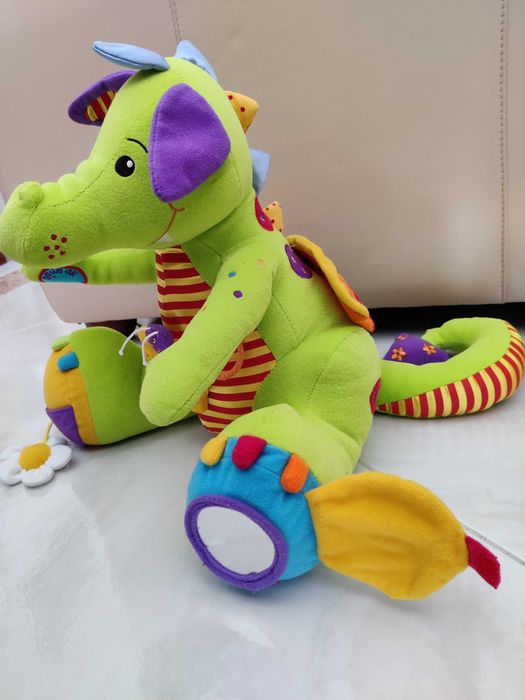 Peluche interativo formato dragão