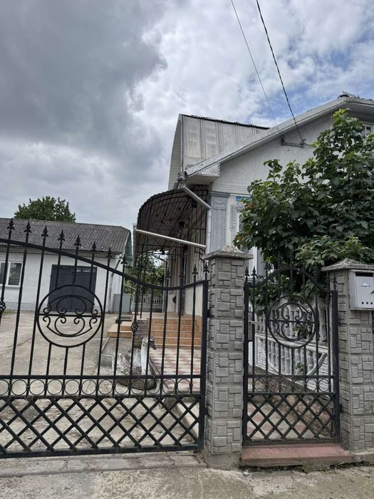 Продаж Добротного Маєтку .