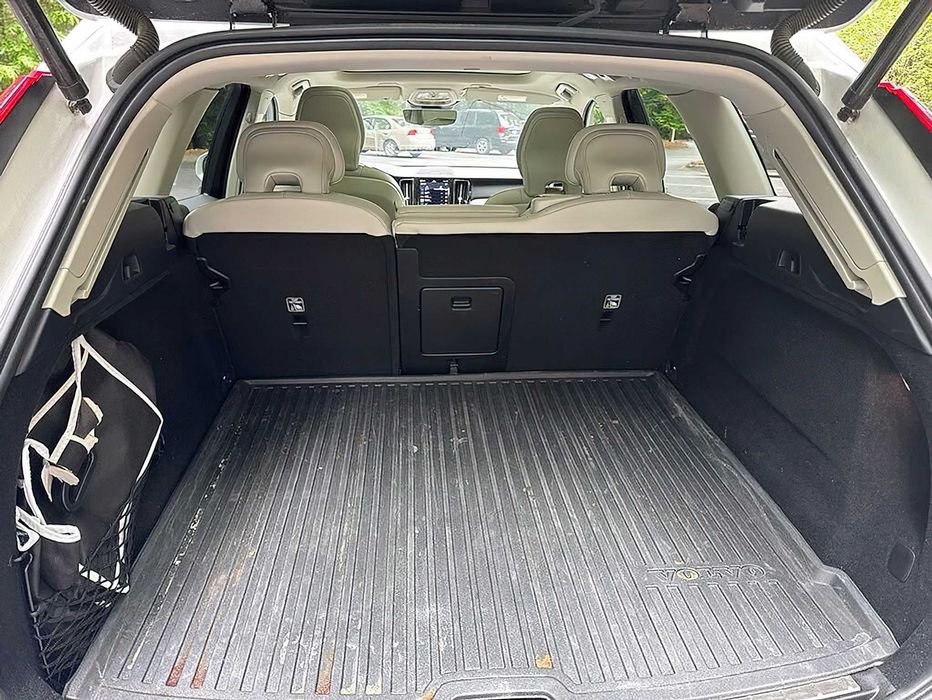 Volvo XC60      2022