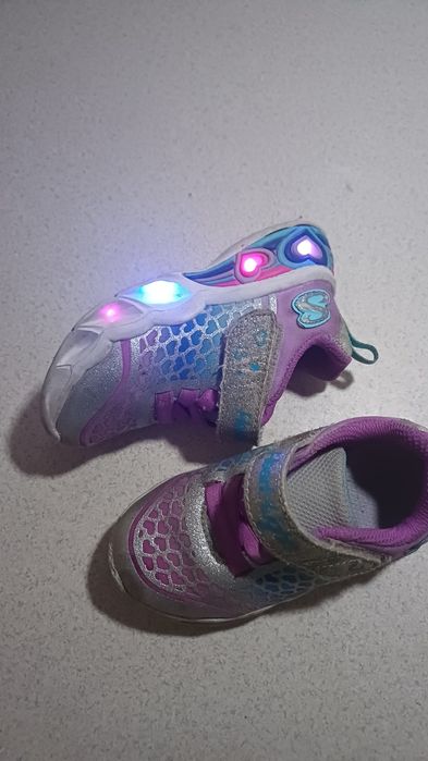 swiecace buty polecam
