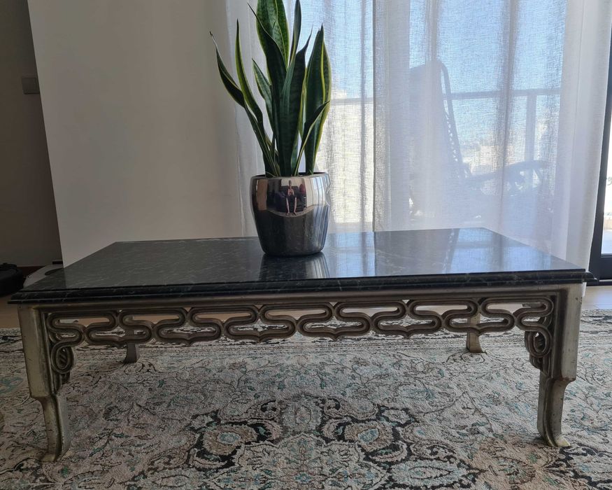 Mesa de Centro com Tampo em Mármore Verde e Estrutura em Madeira