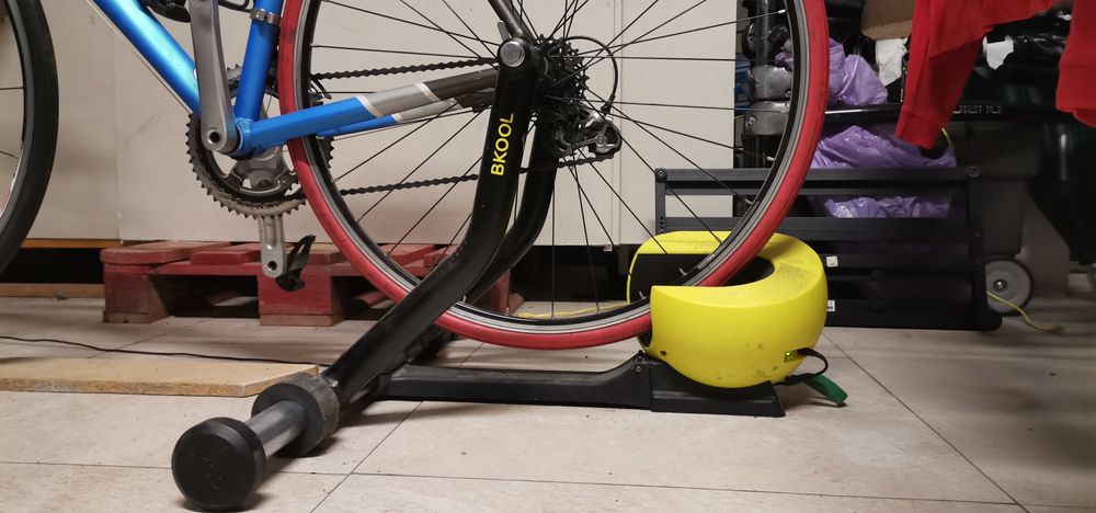 Rolo de treino Bkool Smart pro 2 com roda