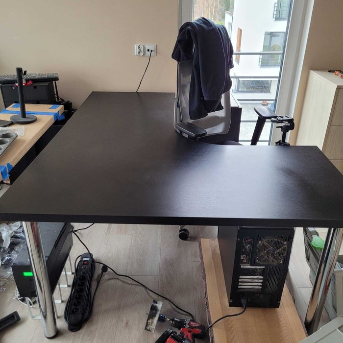 Solidne biurko narożne