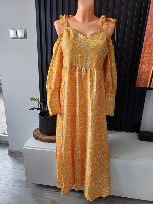 Piękna sukienka midi w kwiatki XL