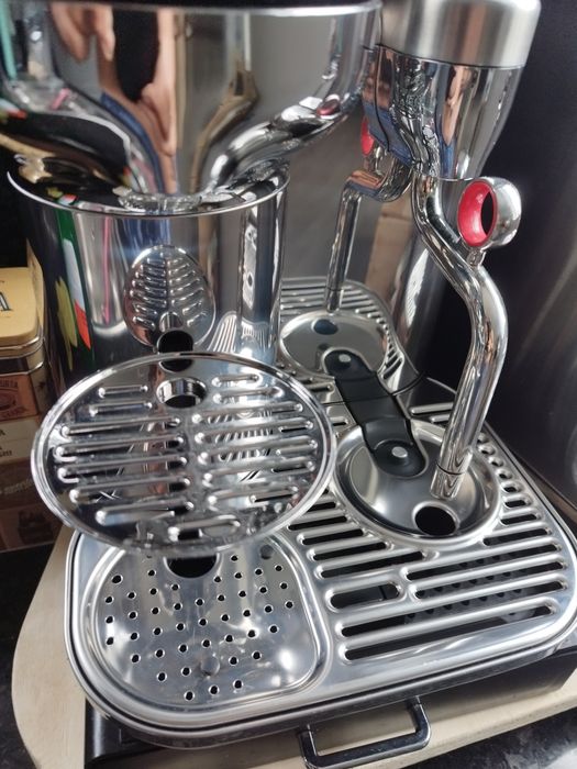 Máquina de café NESPRESSO