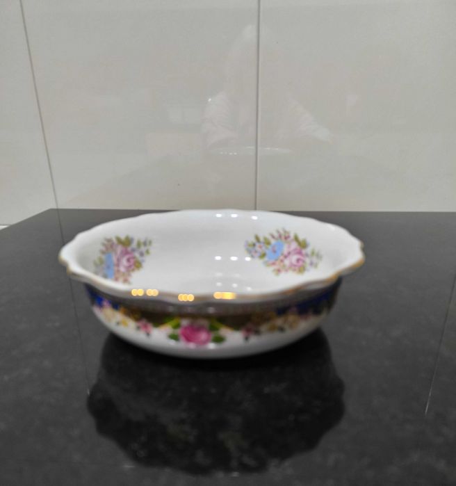 Taça em porcelana T. Limoges. Estado rigorosamente novo.