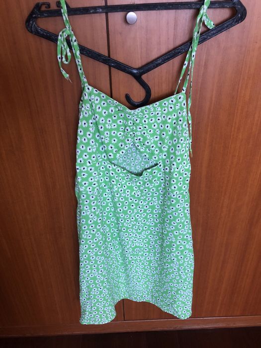 Vestido curto com decote